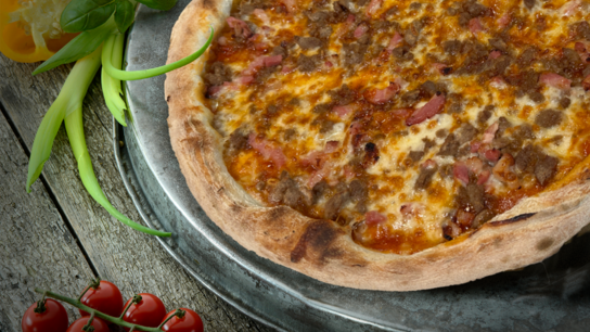 pizza barbecue bacon