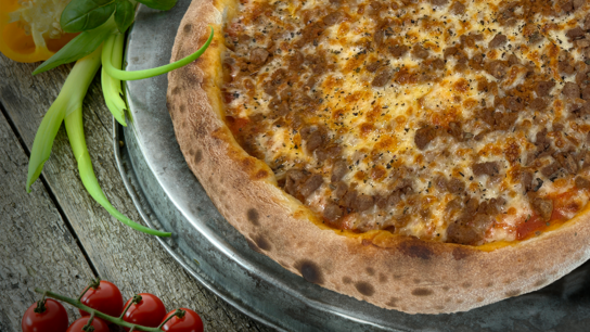 pizza bolognese
