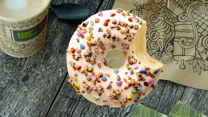 Foto van Donut crushed candy white